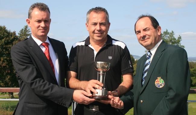 (Left-right) Pat Reddan, (sponsor, Maldron Hotels) Pat Murray (Limerick) and Peter English (GUI Munster Golf) at the Munster Mid Amateur Championship.