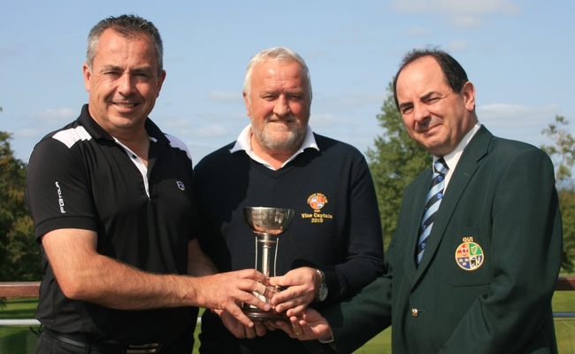 Winner Pat Murray (Limerick) with Frank O’Mahony (Vice Captain, Limerick Golf Club) and Peter English (GUI Munster Golf).