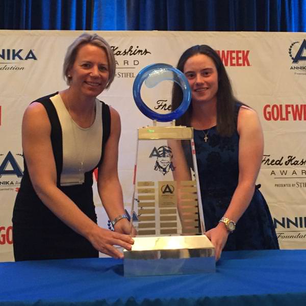 Leona Maguire is presented with the ANNIKA Award by Annika Sörenstam