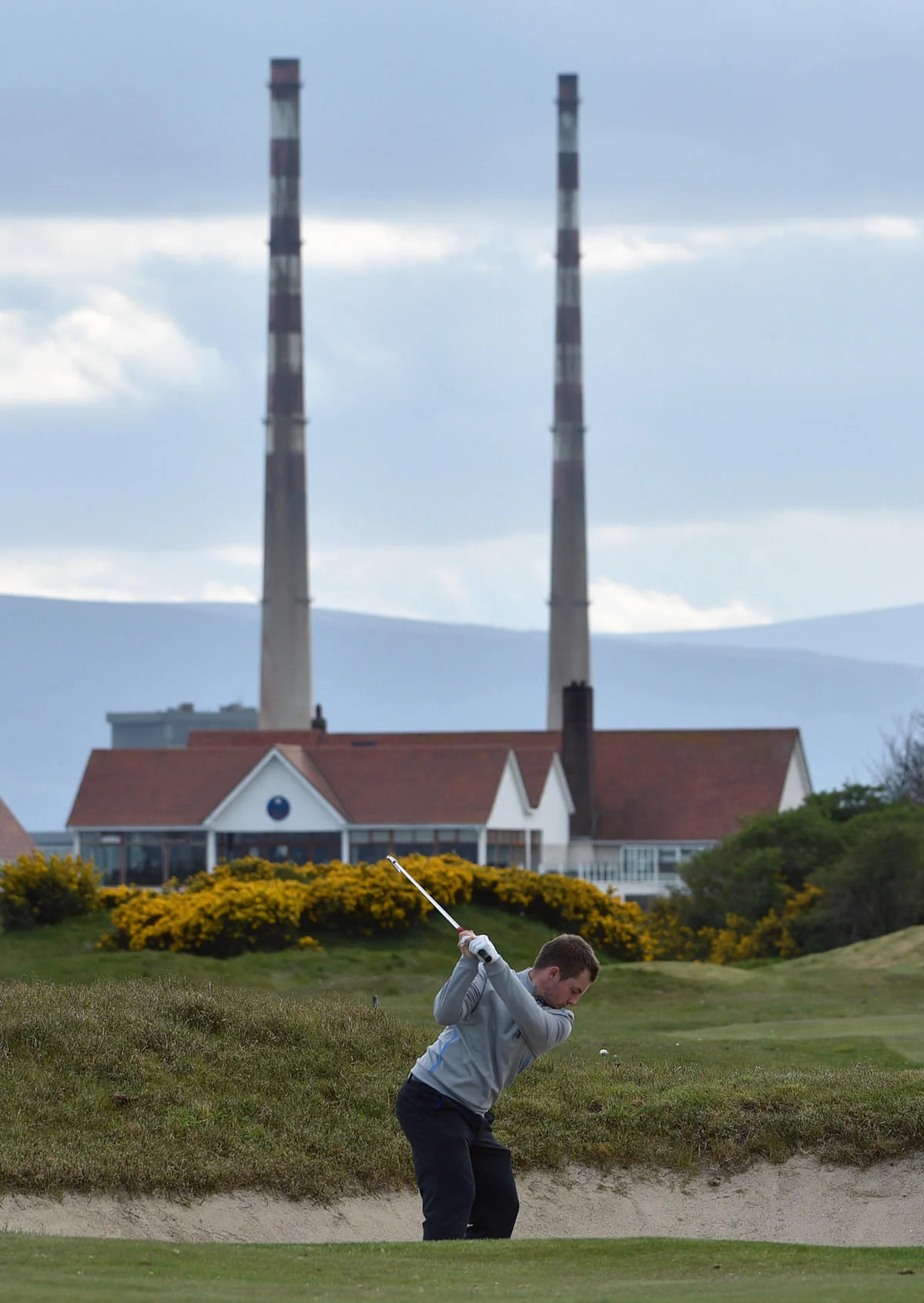 Jack Hume (Naas) playing from the bunker at the 14th hole in practice. Picture by Pat Cashman
