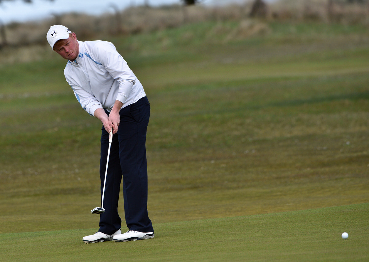 Eanna Griffin (Waterford) putting on the 18th green in the first round of the 2016 Flogas Irish Amateur Open Championship at The Royal Dublin Golf Club. Picture by Pat Cashman
