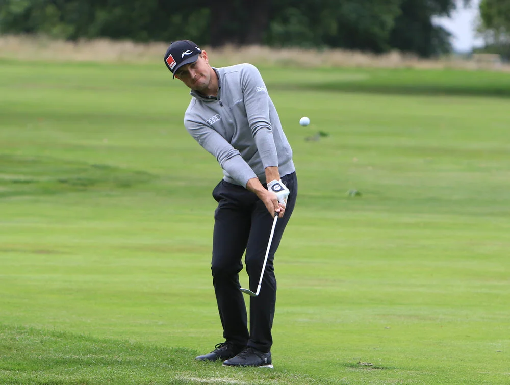 Phelan leads Irish despite late hiccup