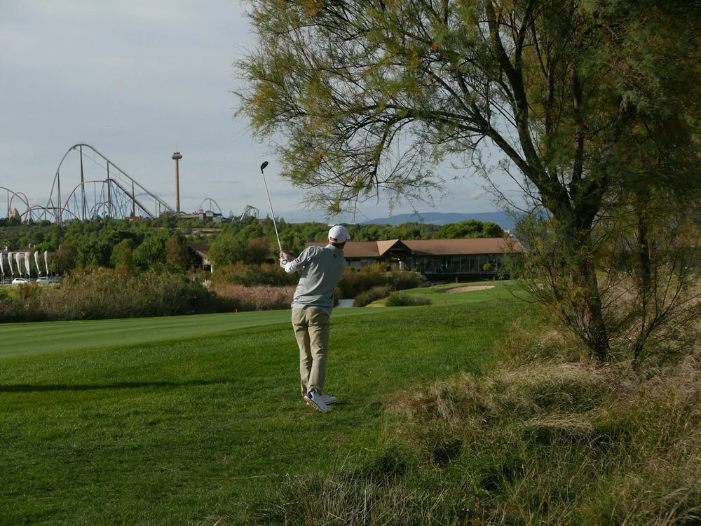 Gavin Moynihan plays hit fourth shot to the 18th at Lumine's Lakes Course. Picture © Brian Keogh
