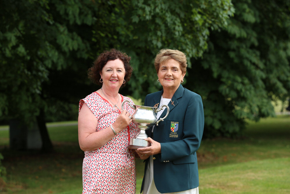  Suzanne Corcoran (Portumna) winner of the Irish Senior Womens Close Championship 2018 at Monkstown Golf Club, Cork with Vonnie Noonan, President of the ILGU.

image by Jenny Matthews (www.cashmanphotography.ie) 