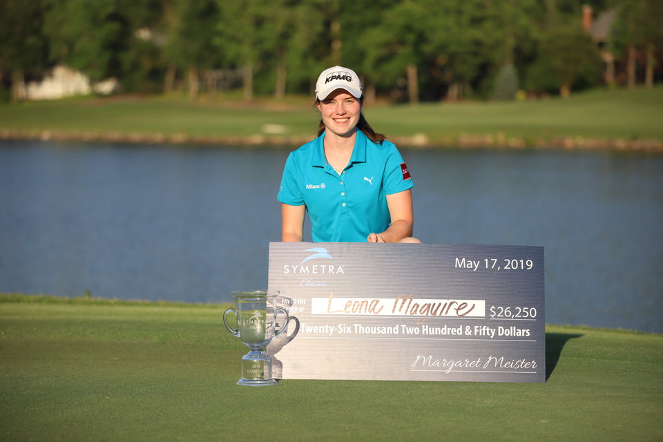 Leona Maguire with check and trophy (low).JPG