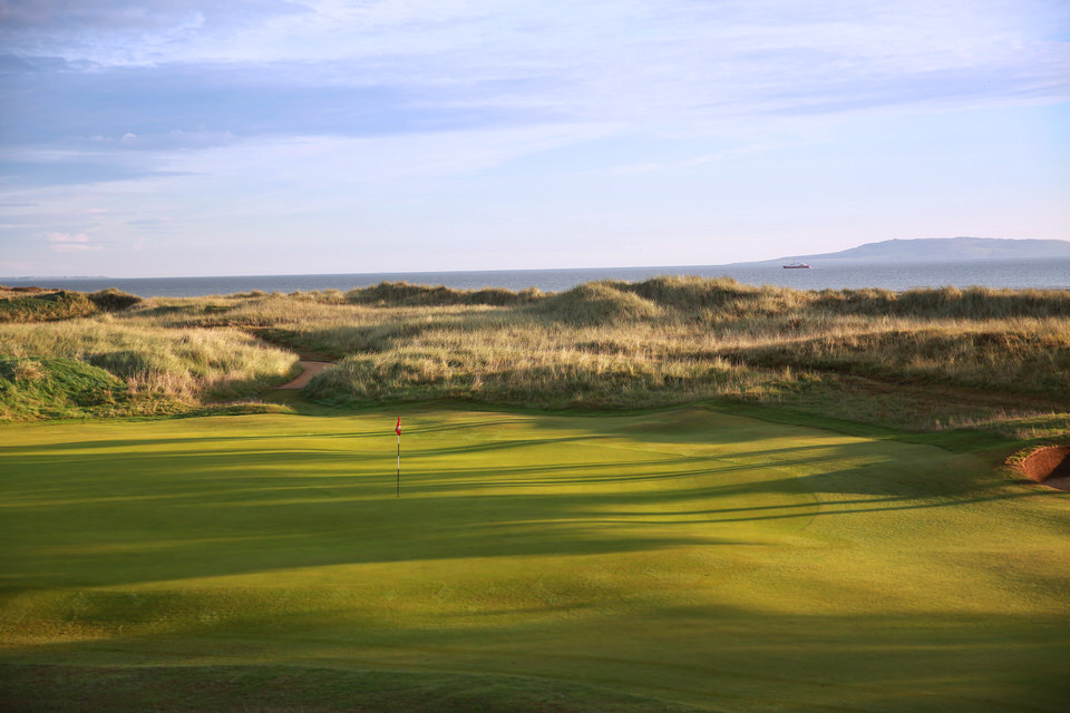 Portmarnock 4th red 9486.jpg