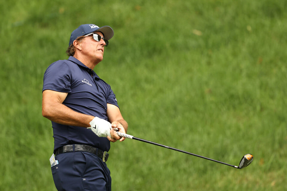  CROMWELL, CONNECTICUT - JUNE 26: Phil Mickelson of the United States plays his shot from the 15th tee during the second round of the Travelers Championship at TPC River Highlands on June 26, 2020 in Cromwell, Connecticut. (Photo by Elsa/Getty Images