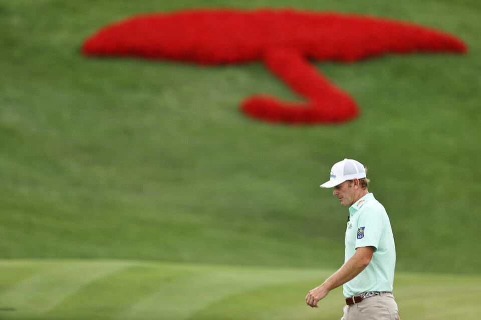  CROMWELL, CONNECTICUT - JUNE 26: Brandt Snedeker of the United States walks off the 18th green during the second round of the Travelers Championship at TPC River Highlands on June 26, 2020 in Cromwell, Connecticut. (Photo by Elsa/Getty Images) 