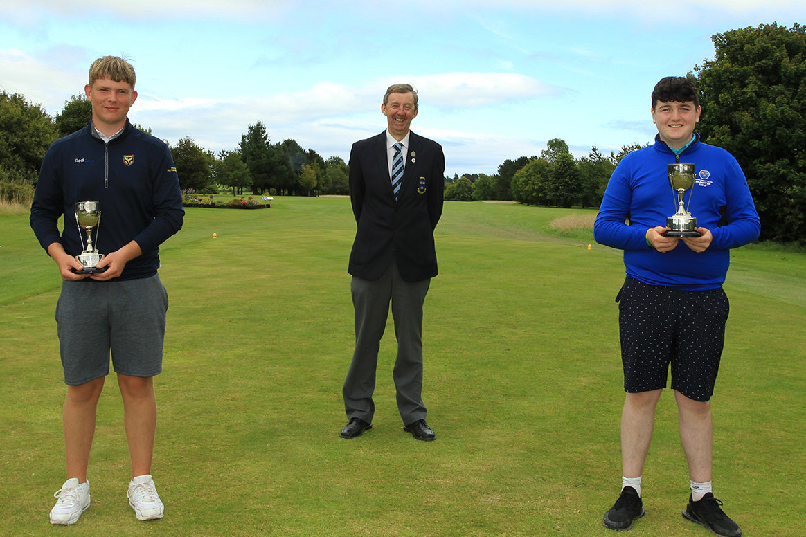  Munster Close winners Zak Collins, Muskerry (U17) and Lucas Lyons, Limerick (U15) pictured with Munster Golf Chairman Jim Long.Picture: Niall O'Shea. 