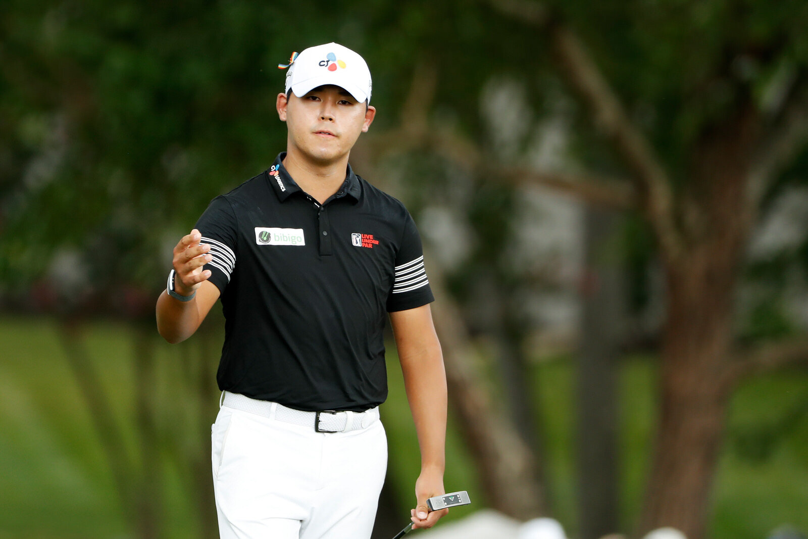  GREENSBORO, NORTH CAROLINA - AUGUST 15: Si Woo Kim of South Korea reacts on the 18th green during the third round of the Wyndham Championship at Sedgefield Country Club on August 15, 2020 in Greensboro, North Carolina. (Photo by Chris Keane/Getty Im