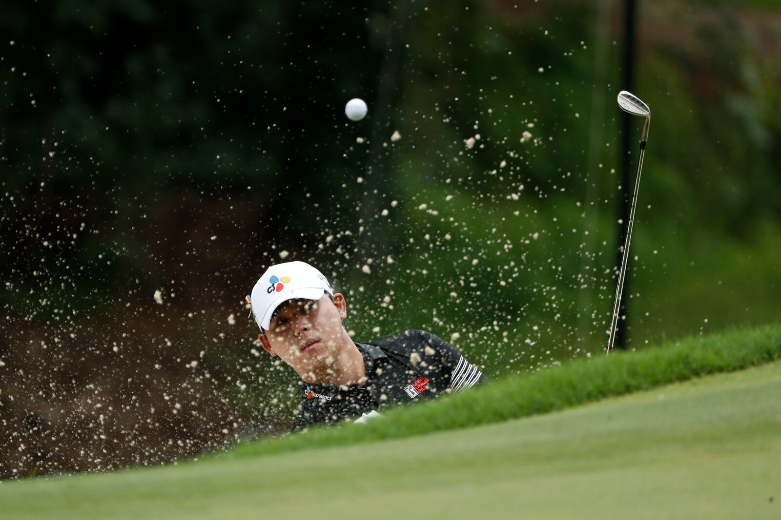  GREENSBORO, NORTH CAROLINA - AUGUST 15: Si Woo Kim of South Korea plays his third shot on the fifth hole during the third round of the Wyndham Championship at Sedgefield Country Club on August 15, 2020 in Greensboro, North Carolina. (Photo by Chris 