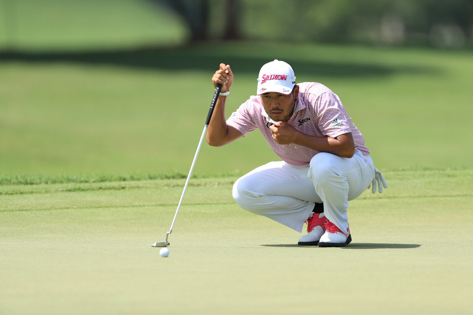  ATLANTA, GEORGIA - SEPTEMBER 04: Hideki Matsuyama of Japan lines up a putt on the first green during the first round of the TOUR Championship at East Lake Golf Club on September 04, 2020 in Atlanta, Georgia. (Photo by Sam Greenwood/Getty Images) 