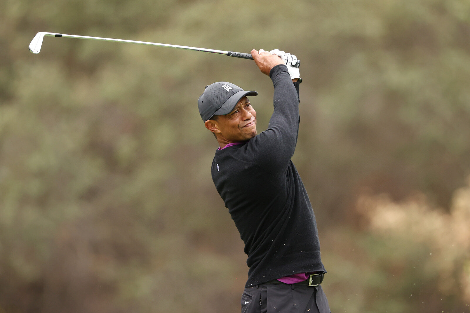  THOUSAND OAKS, CALIFORNIA - OCTOBER 23:  Tiger Woods of the United States plays his shot from the ninth tee during the second round of the Zozo Championship @ Sherwood on October 23, 2020 in Thousand Oaks, California. (Photo by Ezra Shaw/Getty Image