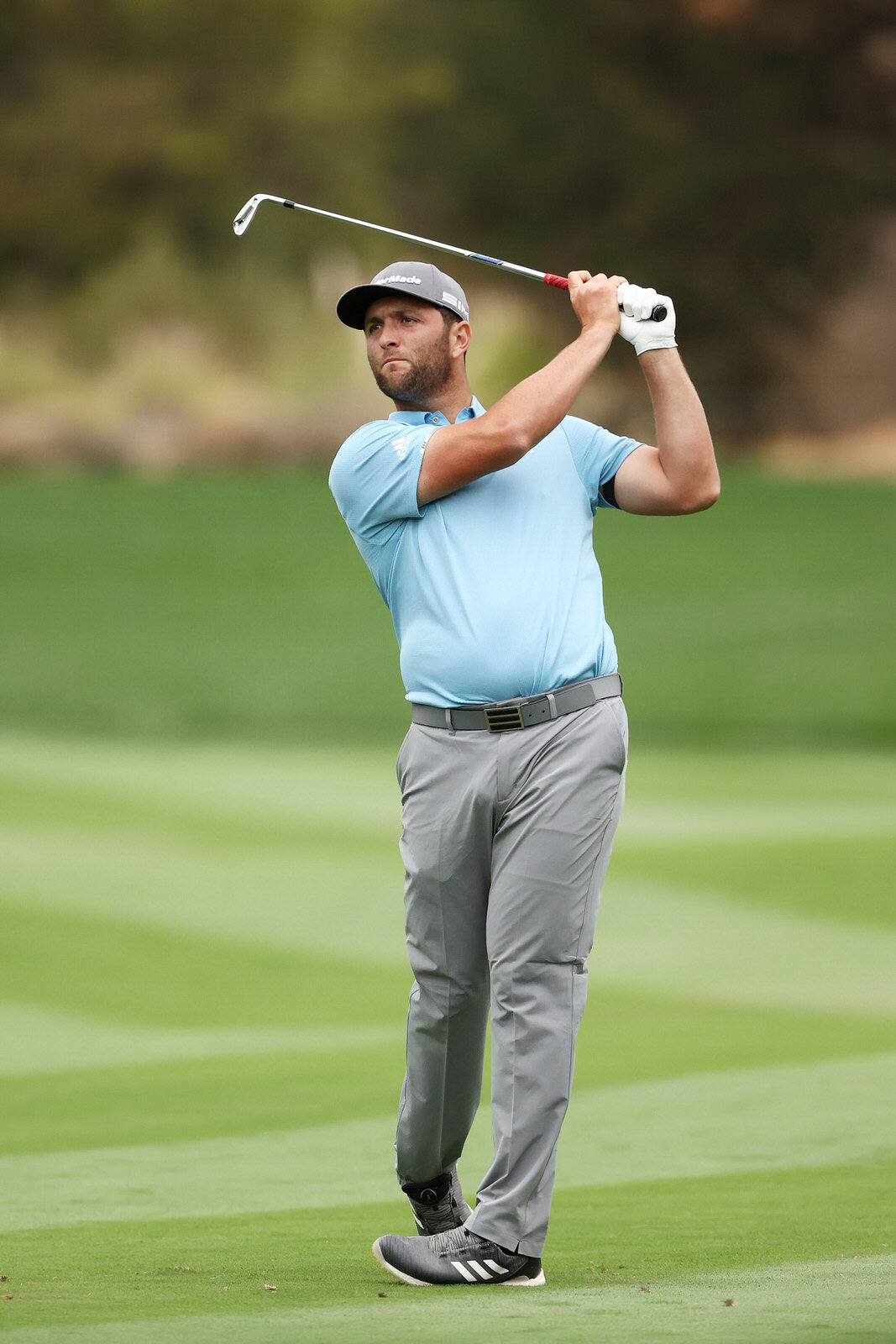  THOUSAND OAKS, CALIFORNIA - OCTOBER 24: Jon Rahm of Spain plays his second shot on the 16th hole during the third round of the Zozo Championship @ Sherwood on October 24, 2020 in Thousand Oaks, California. (Photo by Ezra Shaw/Getty Images) 