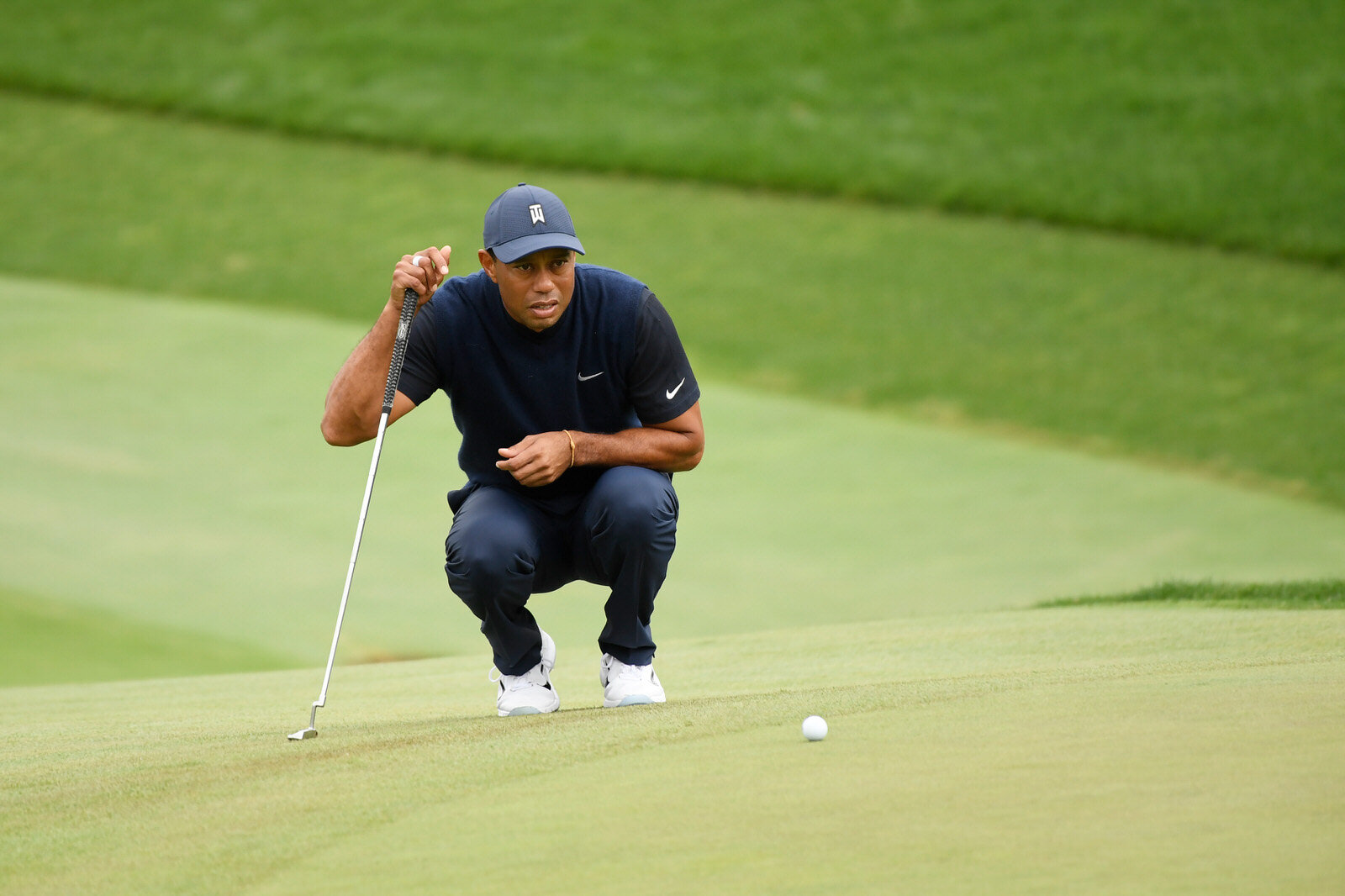  THOUSAND OAKS, CALIFORNIA - OCTOBER 24: Tiger Woods of the United States lines up a putt on the tenth green during the third round of the Zozo Championship @ Sherwood on October 24, 2020 in Thousand Oaks, California. (Photo by Harry How/Getty Images