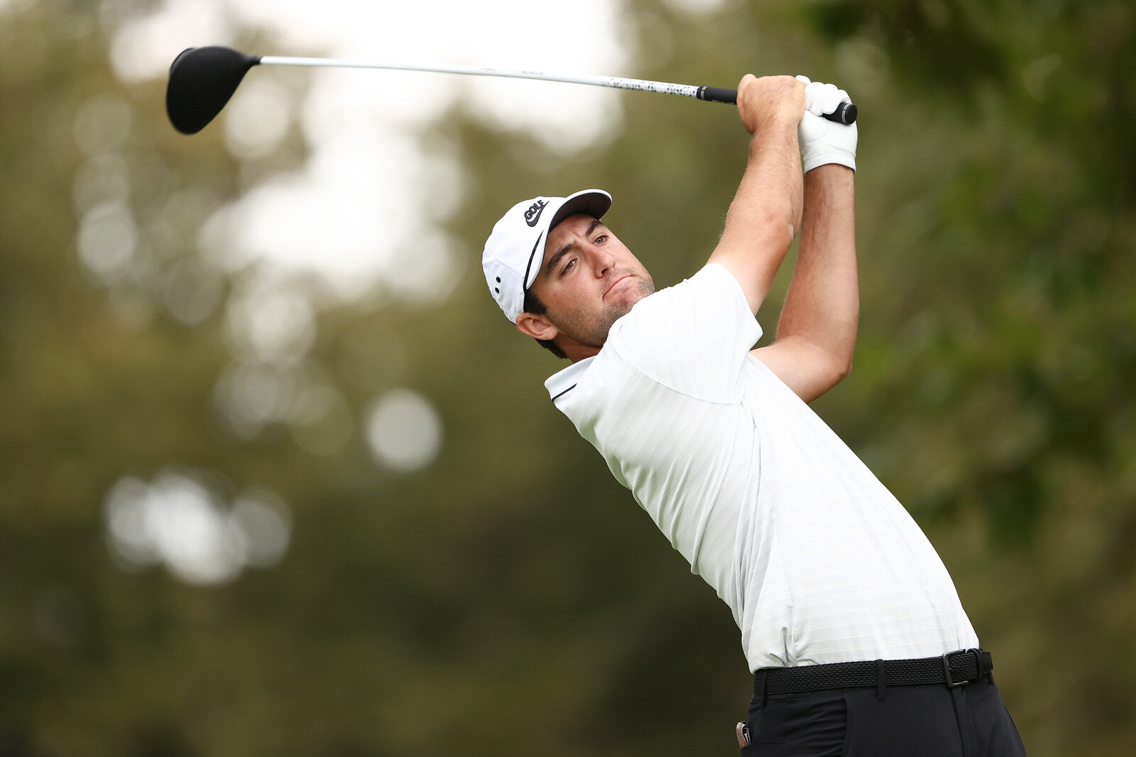  THOUSAND OAKS, CALIFORNIA - OCTOBER 24: Scottie Scheffler of the United States plays his shot from the fifth tee during the third round of the Zozo Championship @ Sherwood on October 24, 2020 in Thousand Oaks, California. (Photo by Ezra Shaw/Getty I