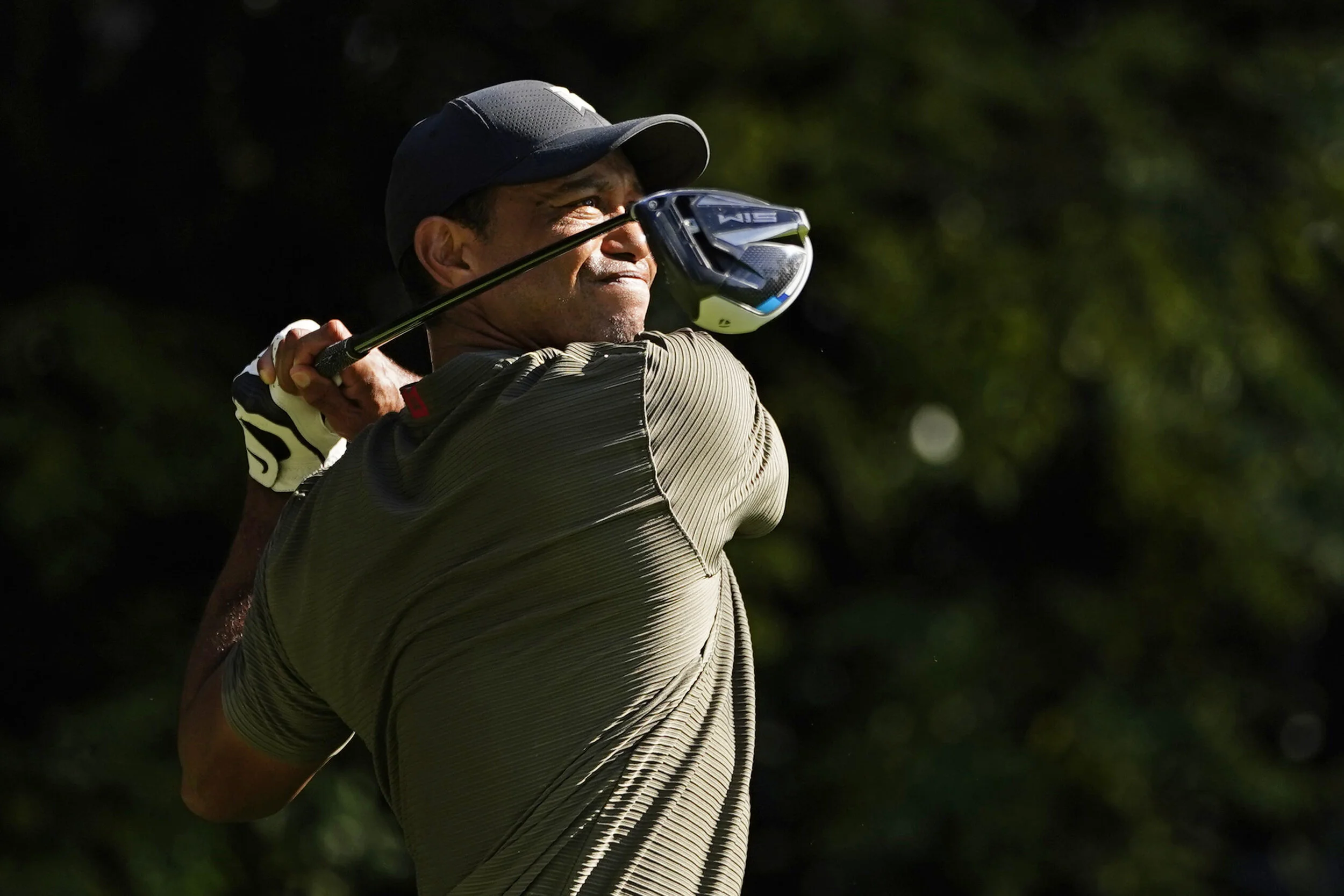 McIlroy sounds Woods alarm; opportunity knocks for Lowry