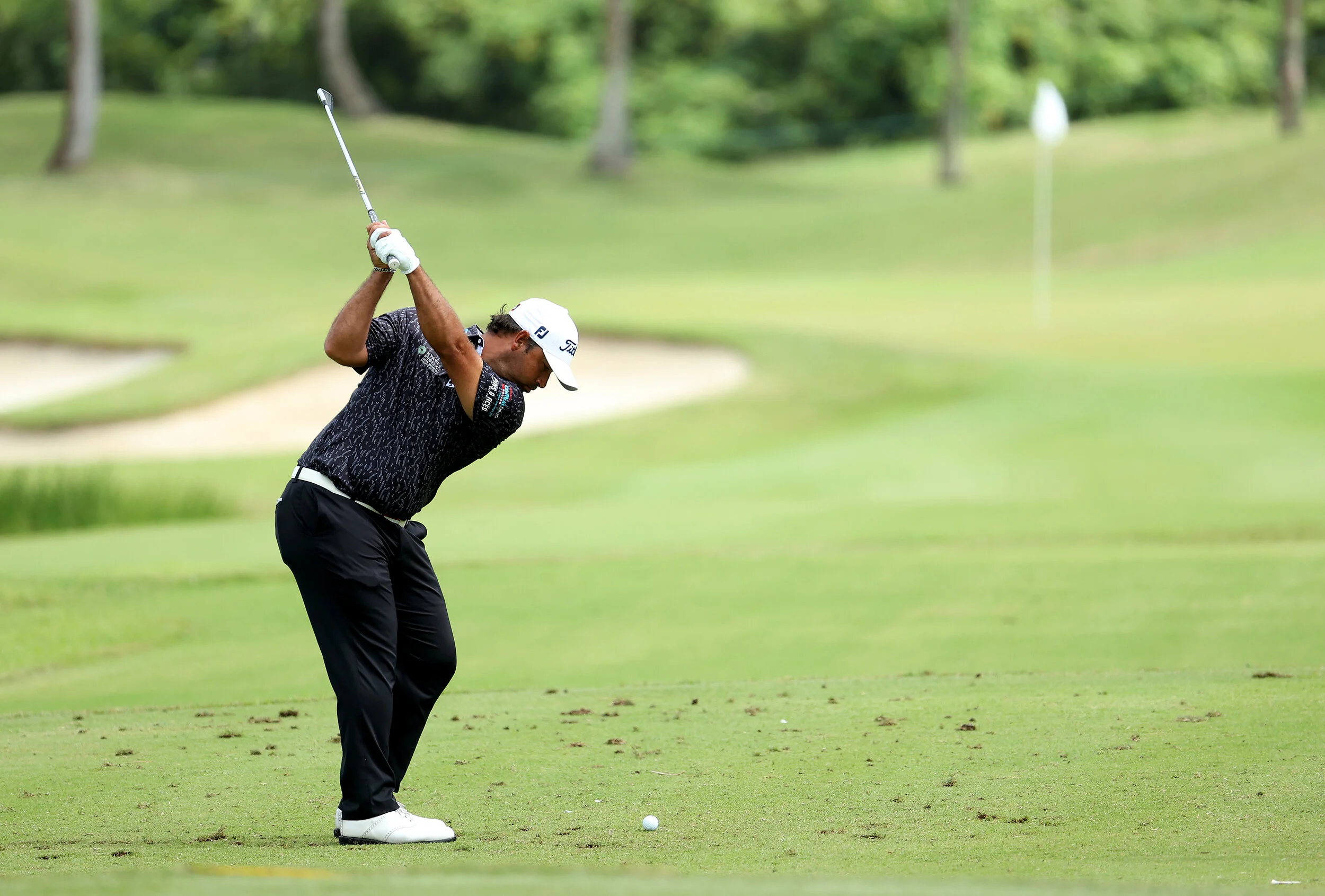 Power just four back in Puerto Rico; Campos and Murray lead