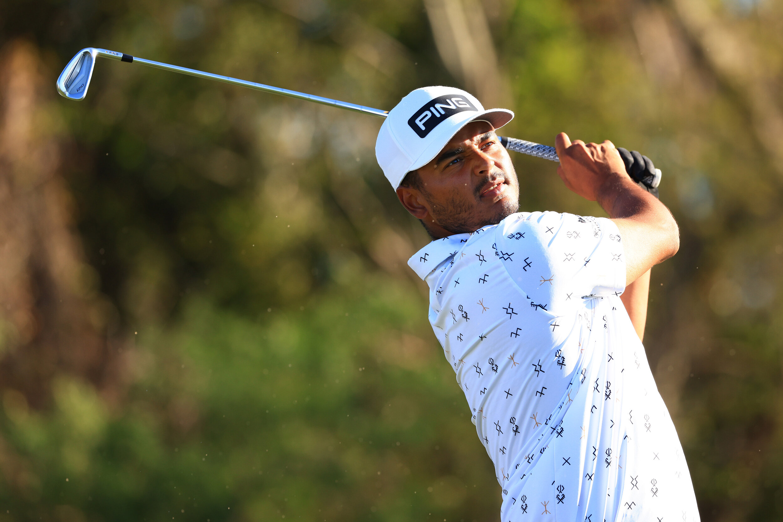  ORLANDO, FLORIDA - MARCH 04: Sebastian Munoz of Colombia plays his shot from the seventh tee during the first round of the Arnold Palmer Invitational Presented by MasterCard at the Bay Hill Club and Lodge on March 04, 2021 in Orlando, Florida. (Phot