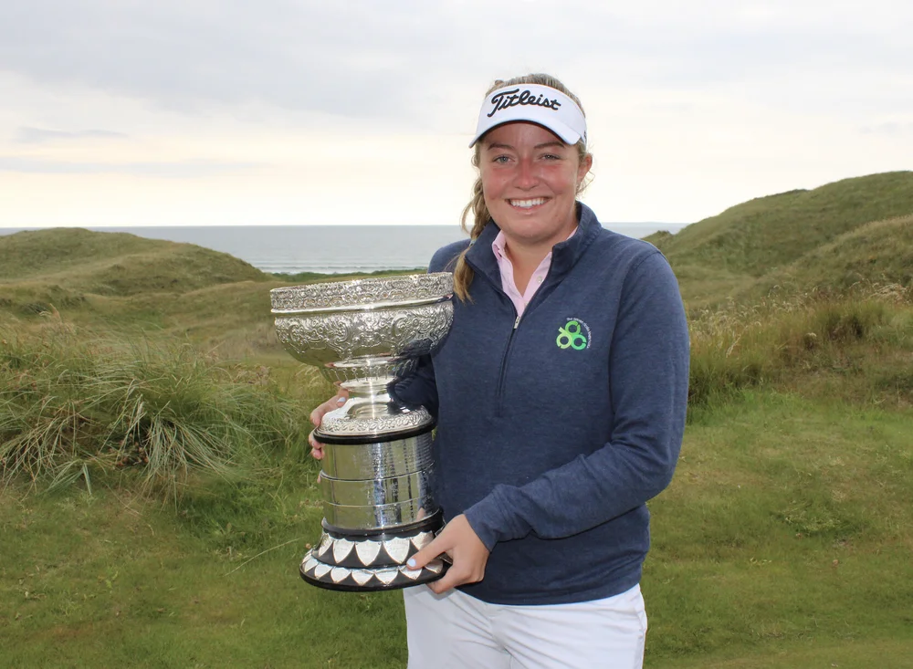 Anna Foster shows off the AIG Irish Women’s Close trophy. Picture courtesy Golf Ireland