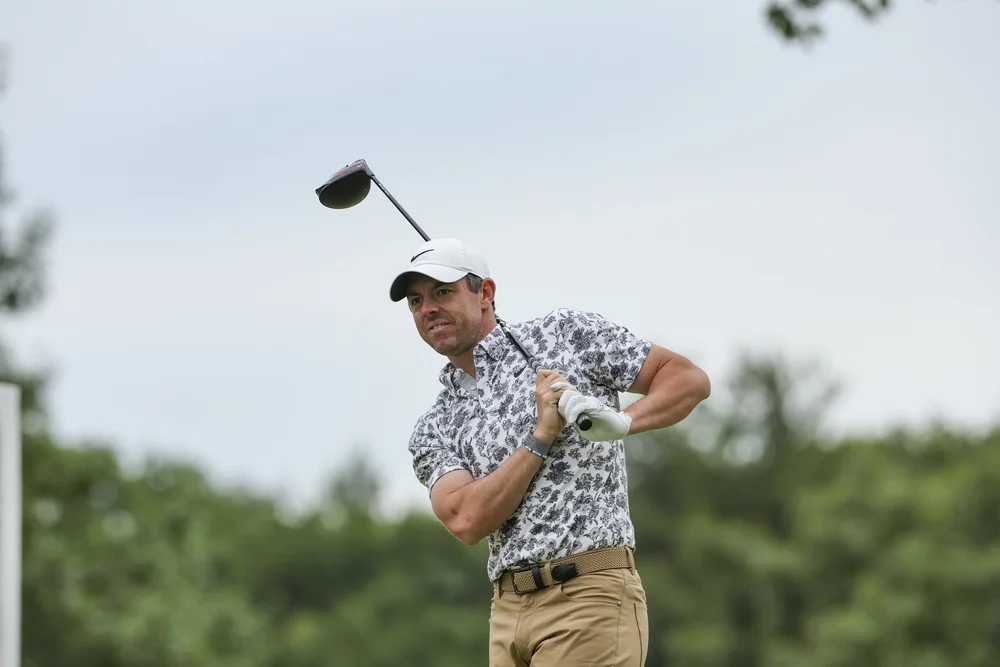 Rory McIlroy watches his tee shot on the eighth hole during the first round at the 2022 U.S. Open at The Country Club in Brookline, Mass. on Thursday, June 16, 2022. (Jeff Haynes/USGA)