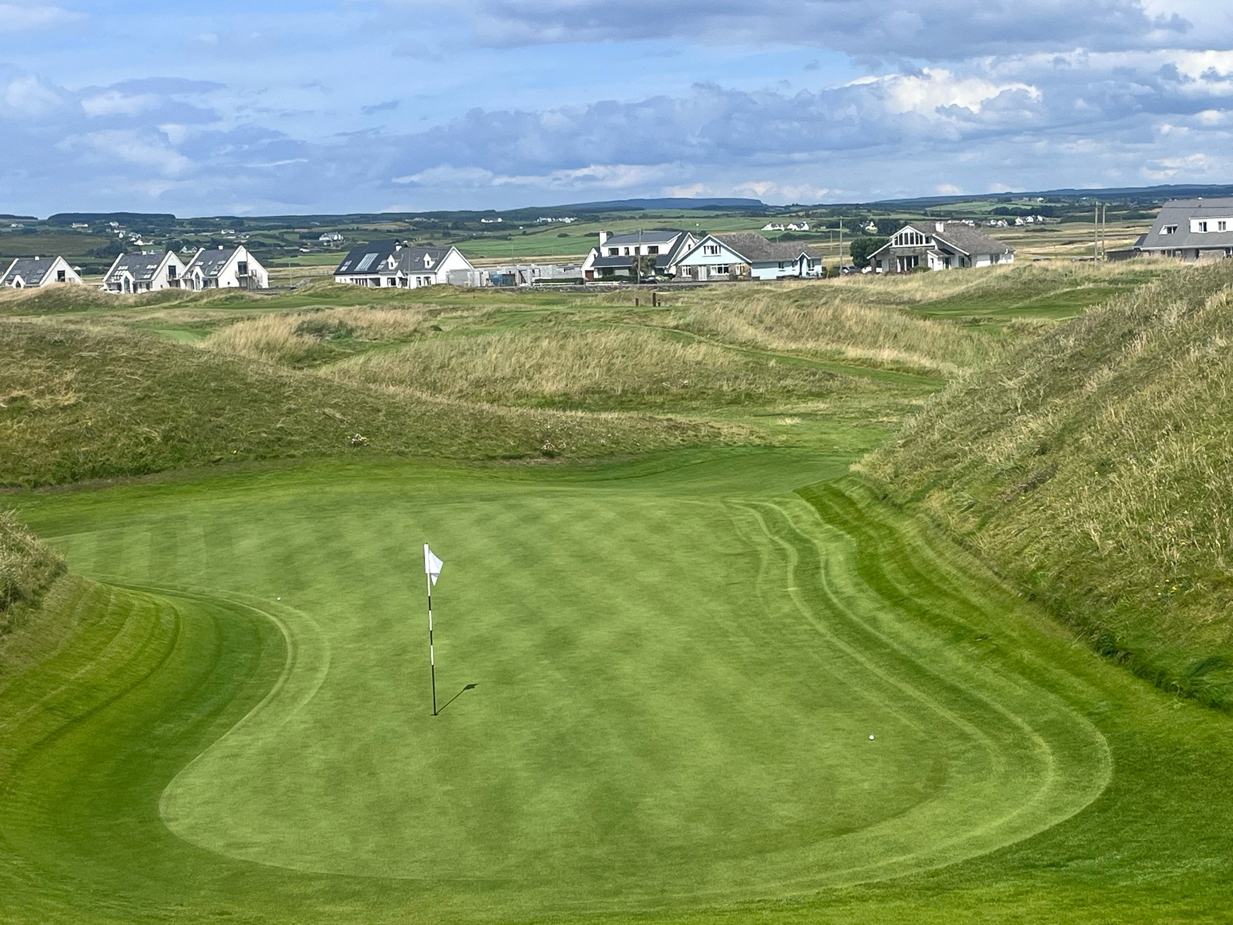 Buchanan and Downes hit route 66 to set the pace at Lahinch