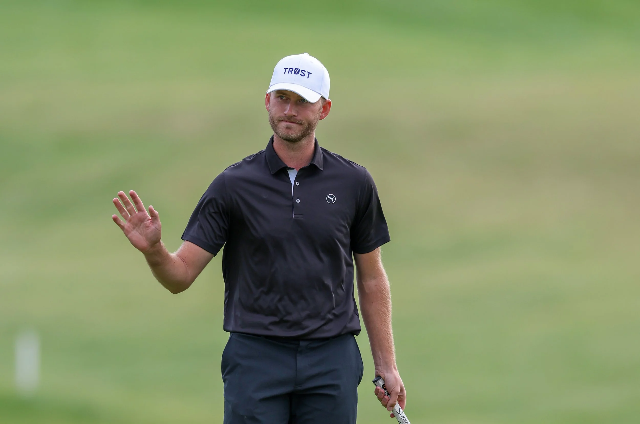 Ejlersen produces late blitz to lead in Sweden