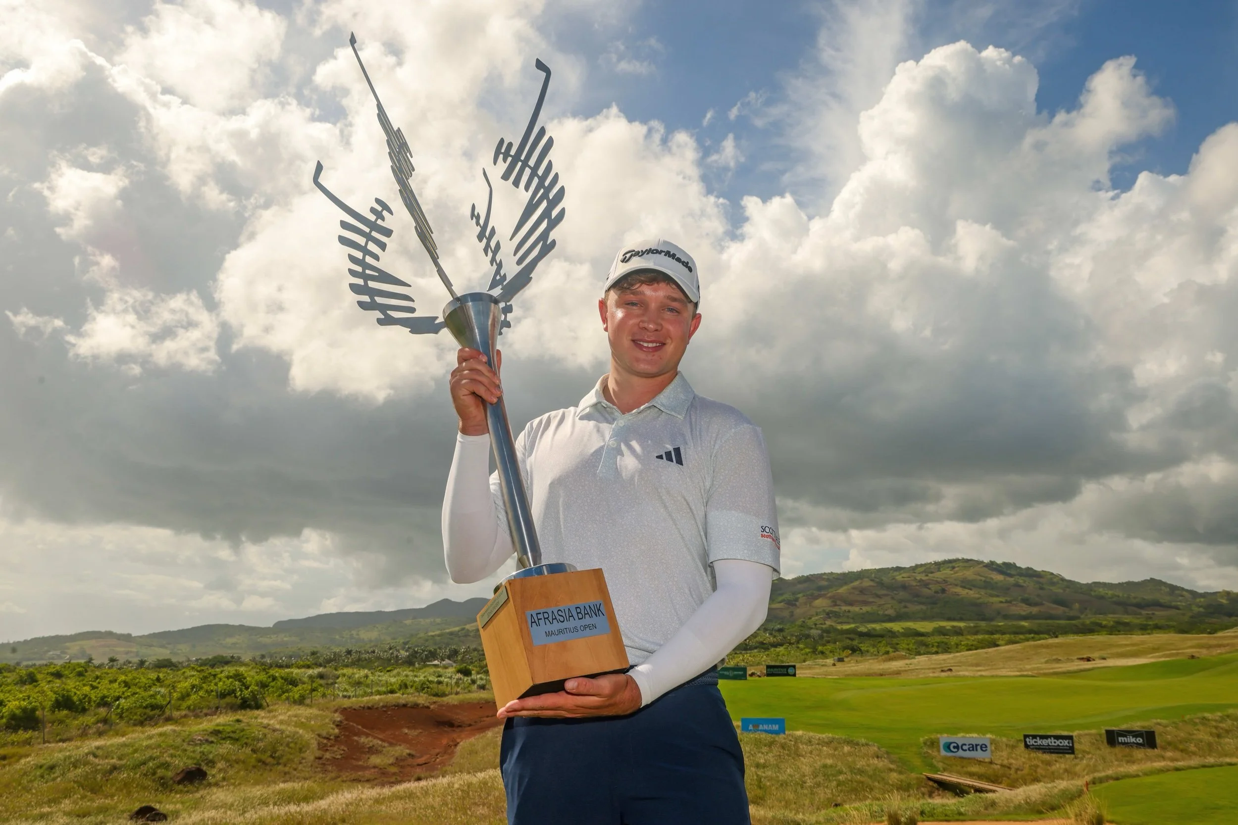 Schaper chips in to win AfrAsia Bank Mauritius Open