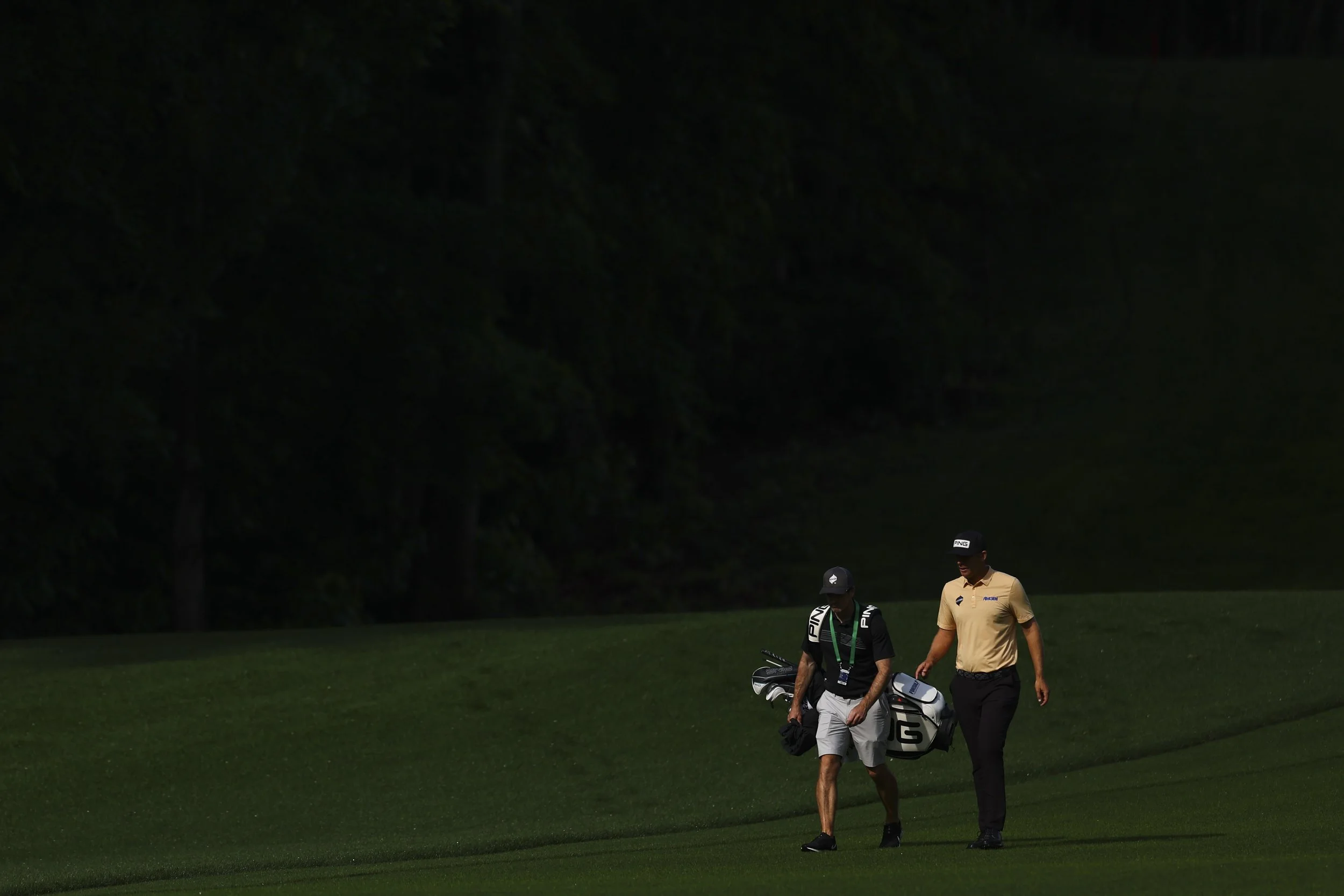 Power fades in Hawaii after bad day on the greens