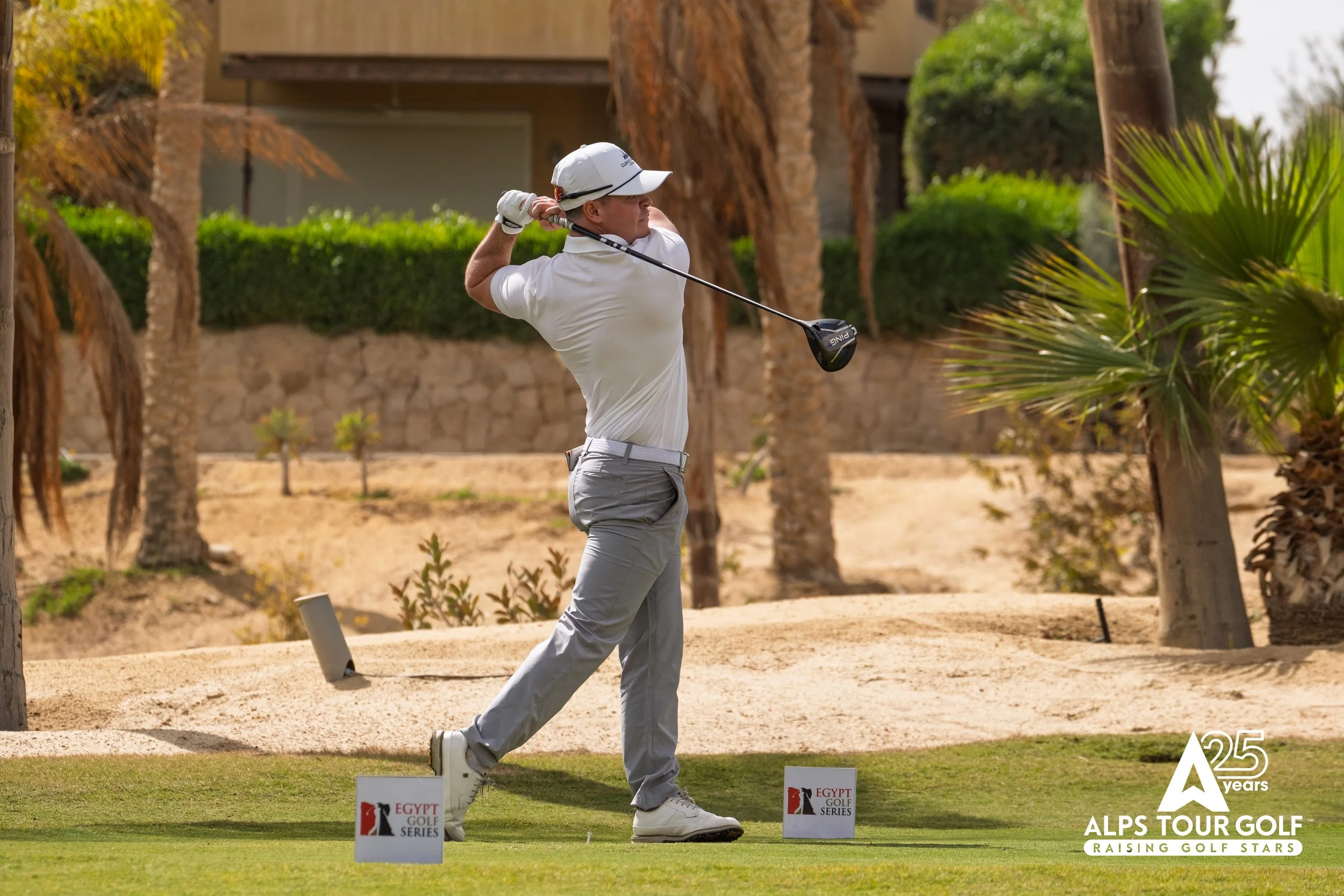 Red-hot Murphy hits the front again in Egypt