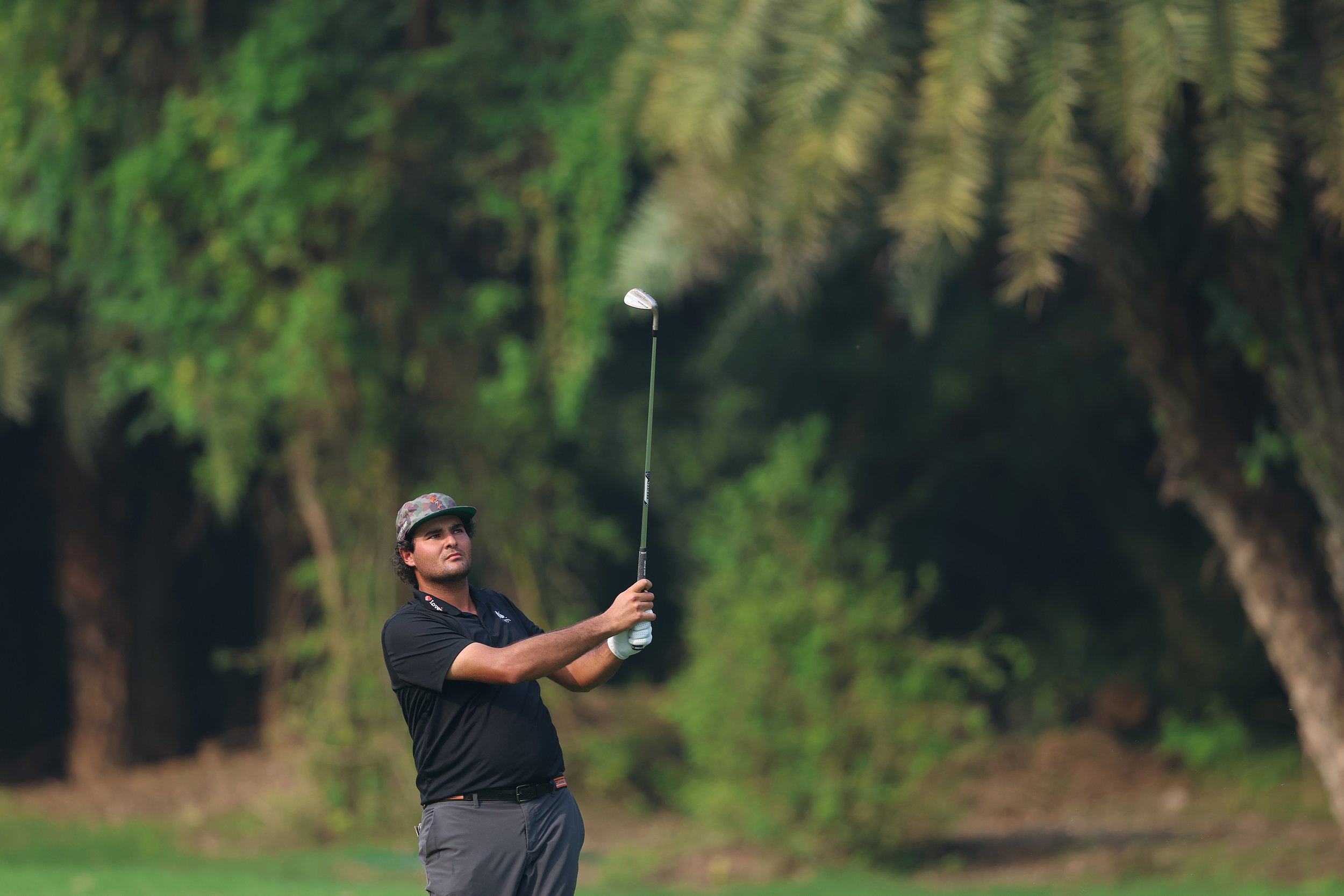 Chacarra poised to win as McIlroy fades in New Delhi