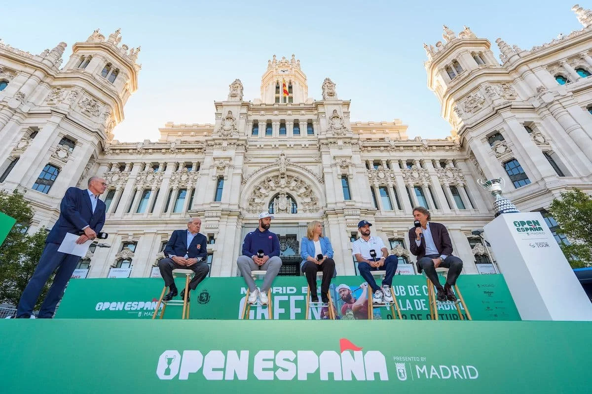 Jon Rahm and Angel Hidalgo at the Spanish Open launch in the centre of Madrid. Picture © Open de España presentado por Madrid