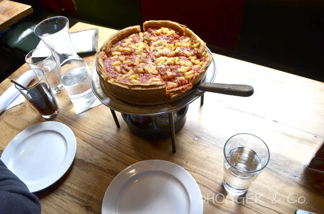 Chicago_Giodarnos_Deep_Dish_Pizza_002.jpg