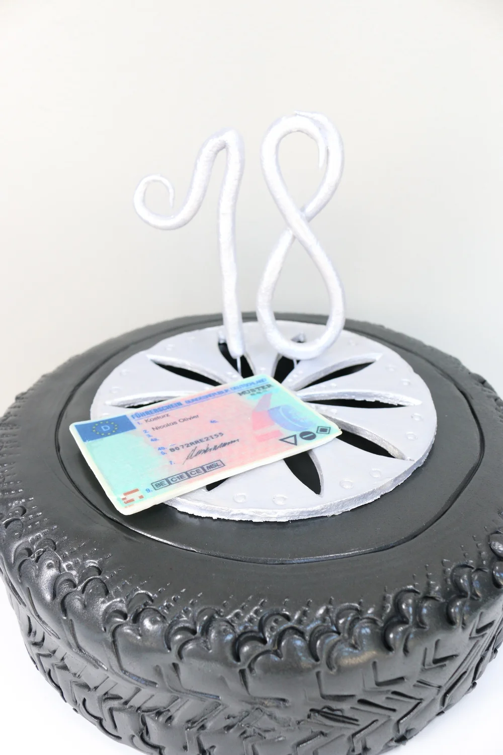 Motorradreifen Als Geburtstagstorte Barbara Aletter Patisserie Hochzeitstorten Und Motivtorten In Bad Nauheim