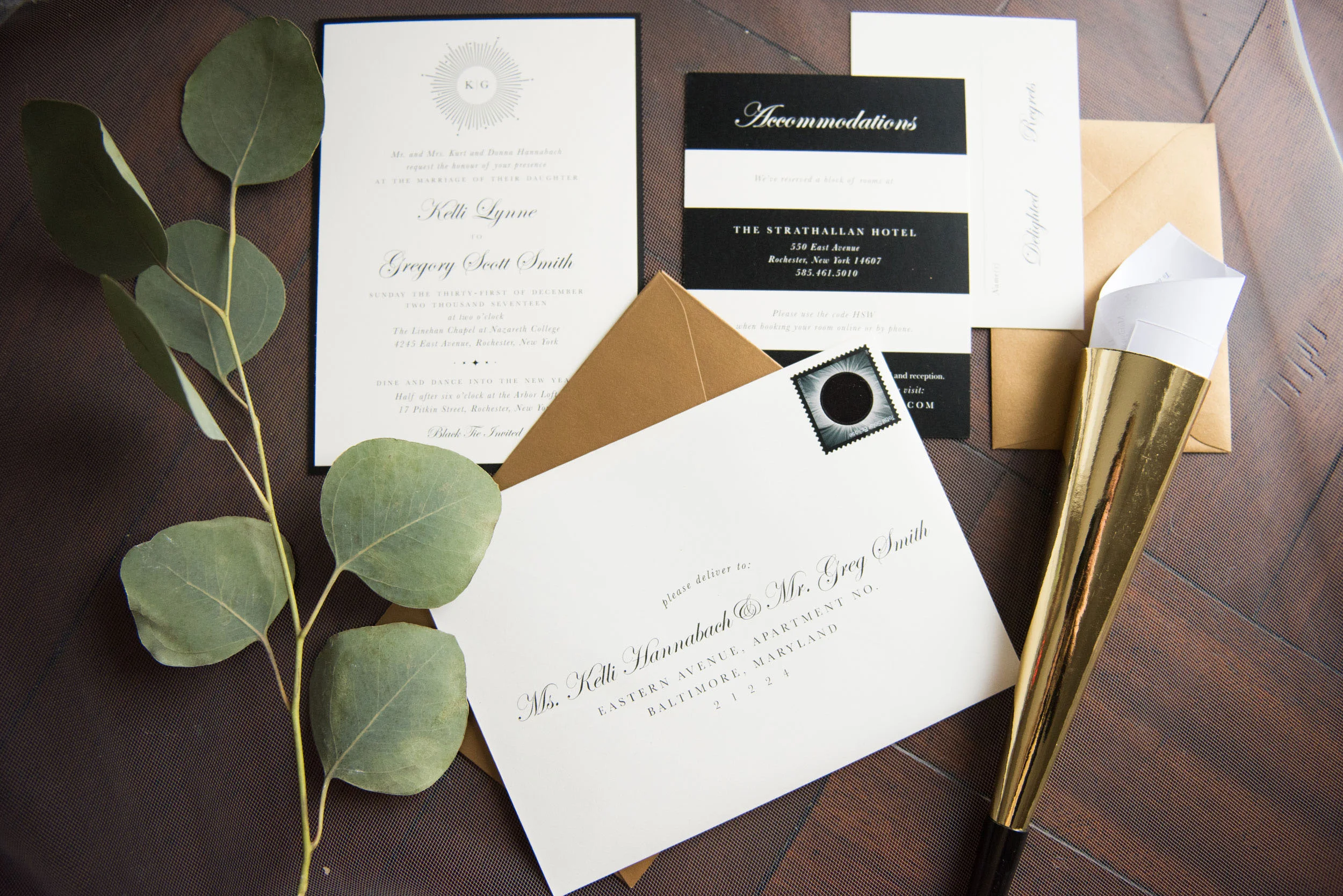 Invites1_KelliGreg_KerriLynnePhoto.jpg