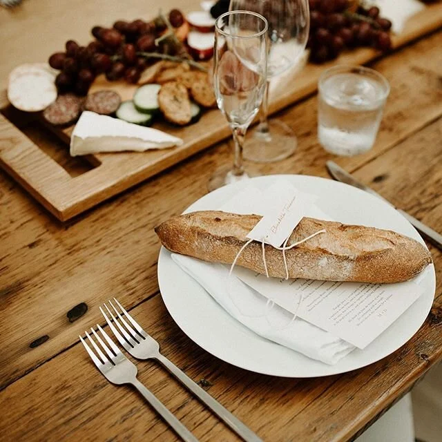 I. love. bread. more than #oprah so when Molly and Dave wanted place card baguettes I felt like I won a car. These ones were chic but causal, telling guests not only where to sit, but that the bride and groom thought about who they&rsquo;d all enjoy 
