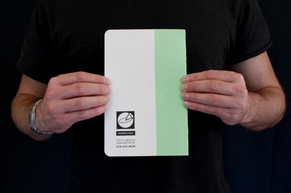 manual_allpages_+pantone_0000_Layer 1.jpg
