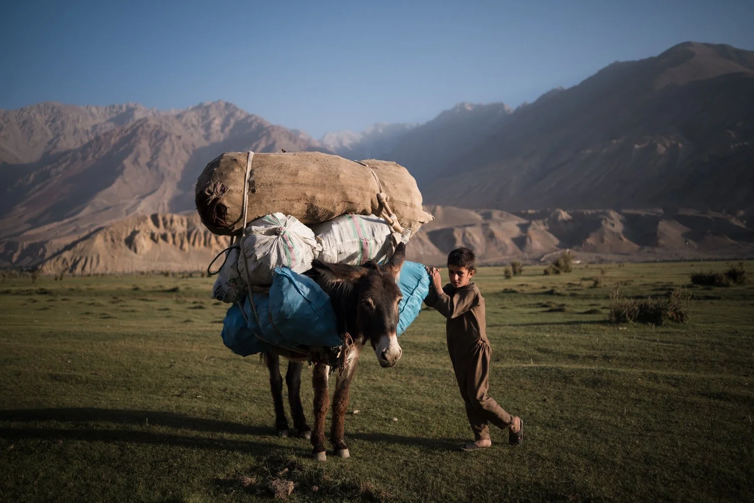  A boy transporting goods from Eskazar towards Zebak 
