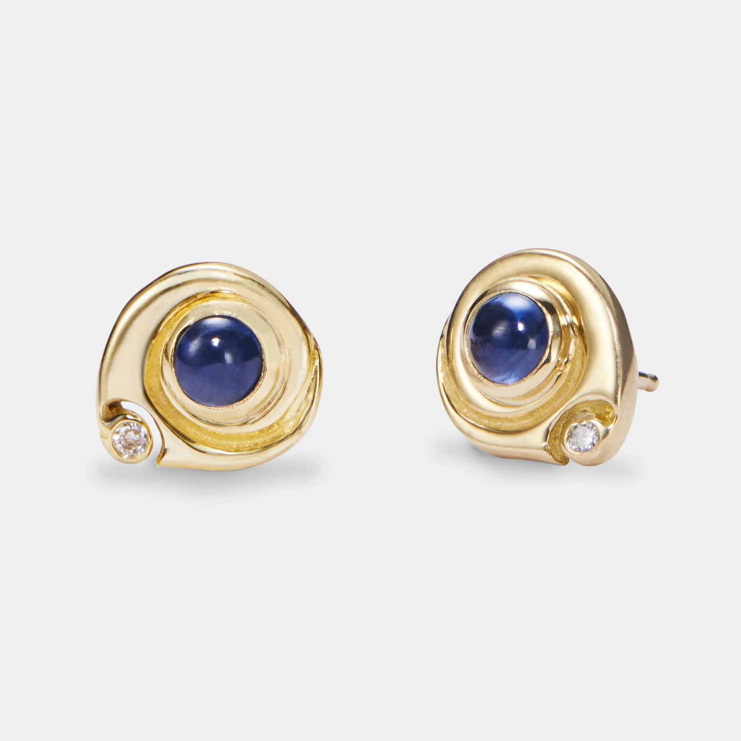Mollusk Stud Earrings with Sapphire