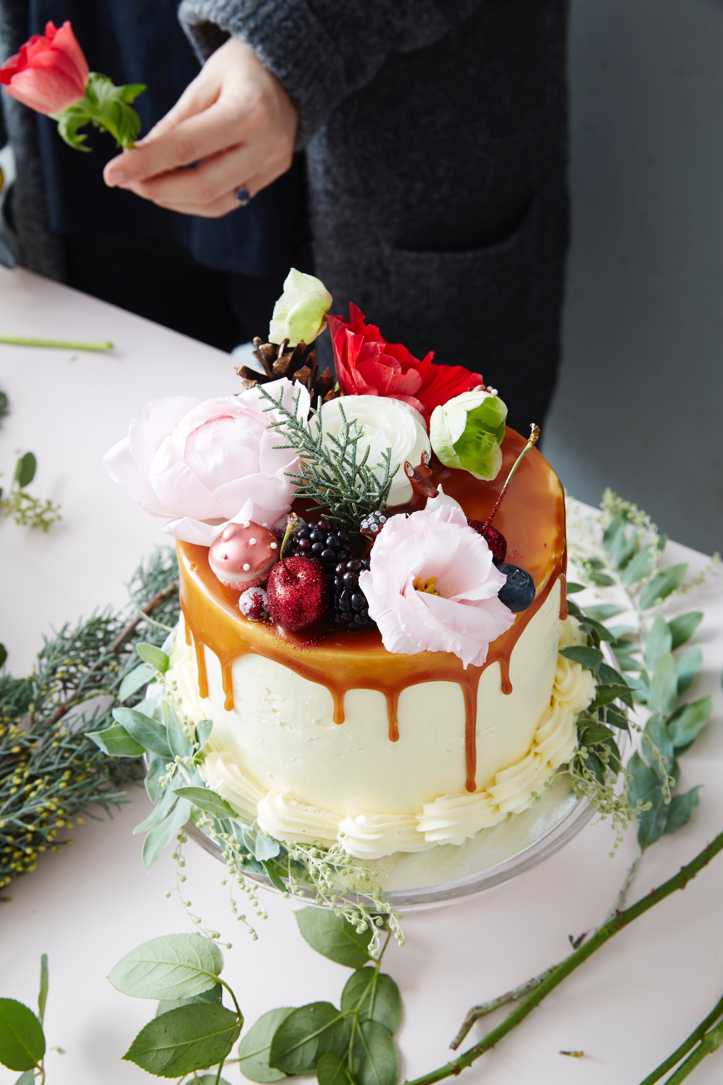 festive decorating cake