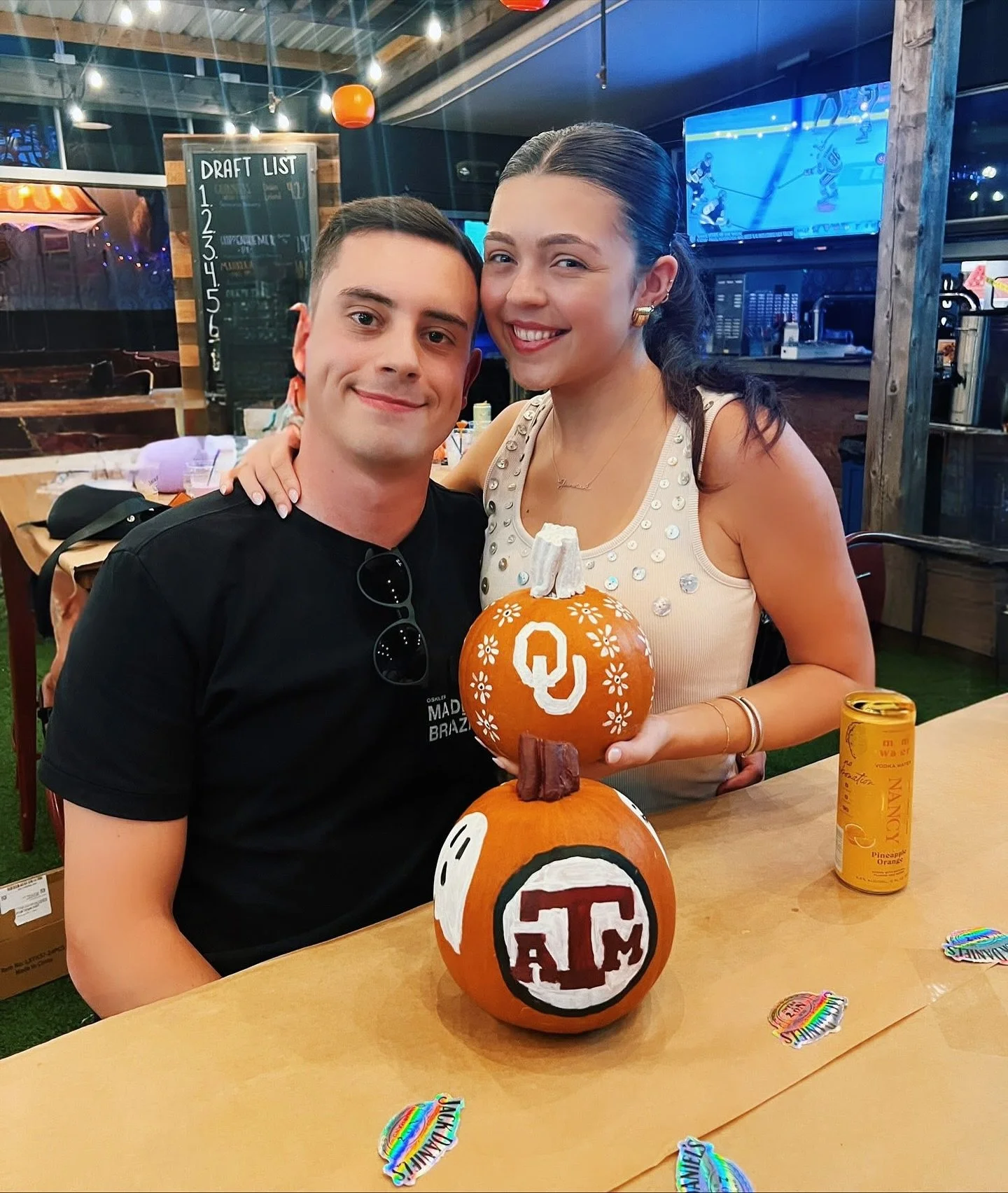 Thank you to everyone who participated in our annual pumpkin painting and dog costume contest with @dallasites101 🎃🐾
#thingstodoindallas #dallasbars #pumpkinpainting
