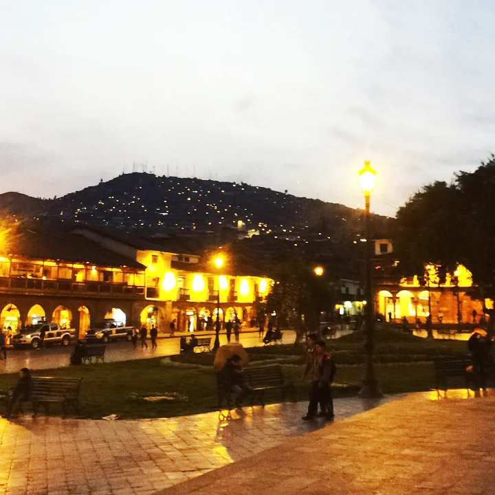 A praça mais iluminada que já vi...