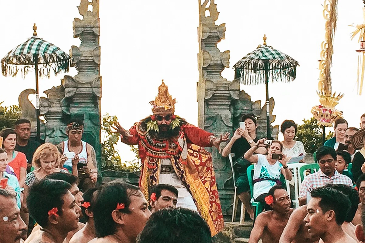 TEMPLO-DE-ULUWATU-BALI-02b.jpg