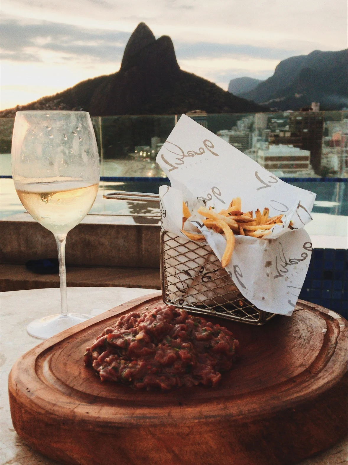 TARTARE-ESPACO-7ZERO6-PRAIA-IPANEMA.jpg
