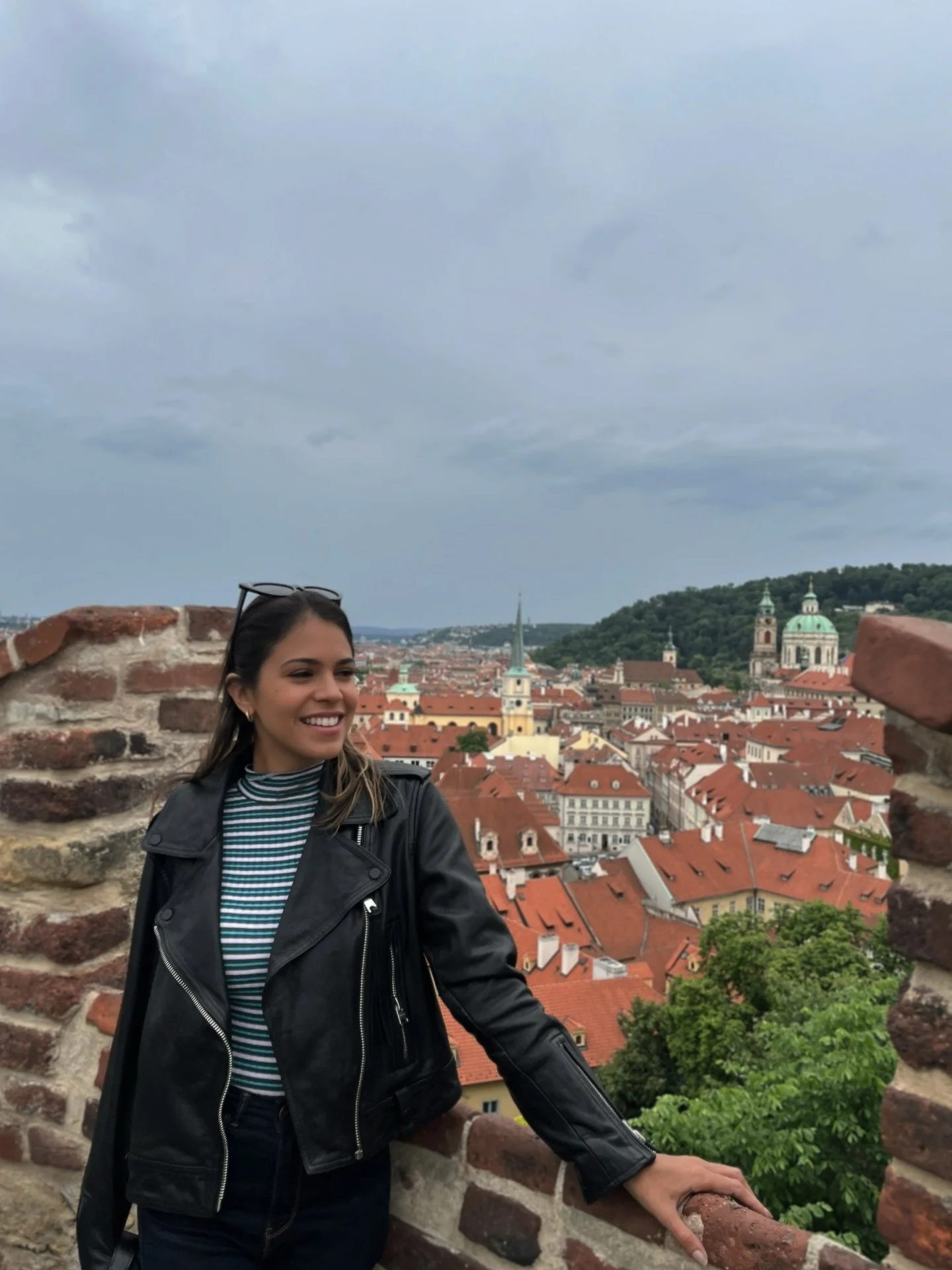 #TBT nesse friozinho ❄️ lembrando do primeiro dia em praga 🇨🇿 

e a saudade de viajar e passar perrengue? um misto de queria estar l&aacute; com estou bem aqui 🙏🏼

#eurotrip #praga #mandzypelomundo #republicatcheca #castelodepraga #praguecastle