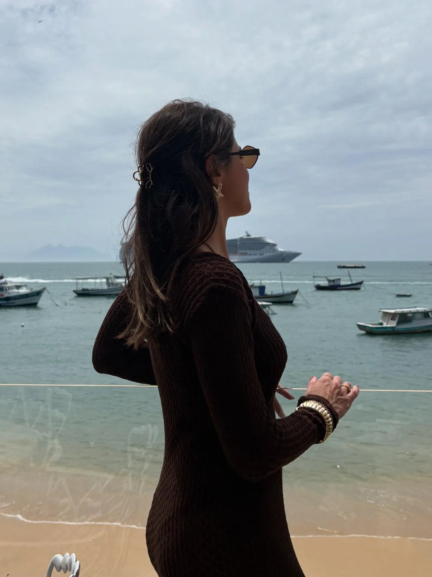 VOLTEI PRO YOUTUBE! 🎥 e j&aacute; tem VLOG EM B&Uacute;ZIOS l&aacute; no canal - em breve sai o vlog de cara&iacute;va tamb&eacute;m! 🤩

espero que gostem das dicas&hellip; e o @mariamariacafe ganhou nosso cora&ccedil;&atilde;o 🤎 

obs: muito anim