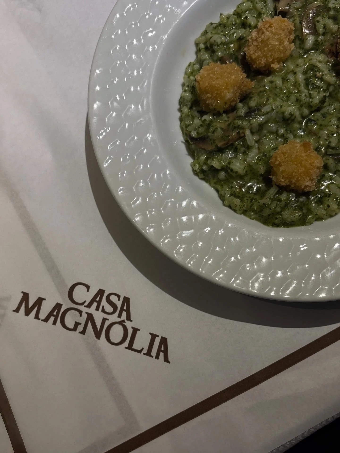 almocinho del&iacute;cia de dia das m&atilde;es conhecendo a @casamagnolia.rj 🍽️ 

quem j&aacute; foi? o que pediram? me contem! 😍 

#MandzyPeloRio