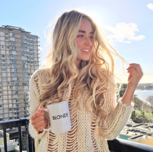 BLONDE.