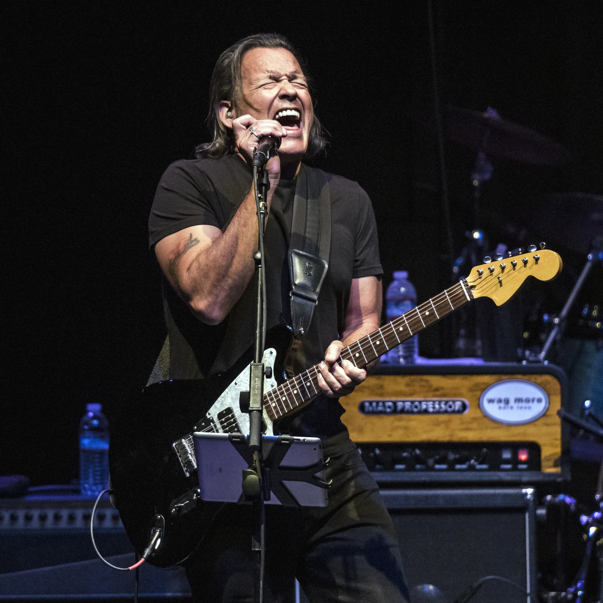 Tommy Castro.jpg