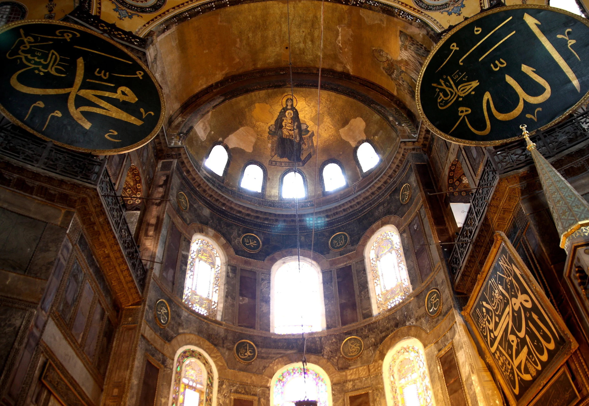Interior_of_Hagia_sophia.jpg